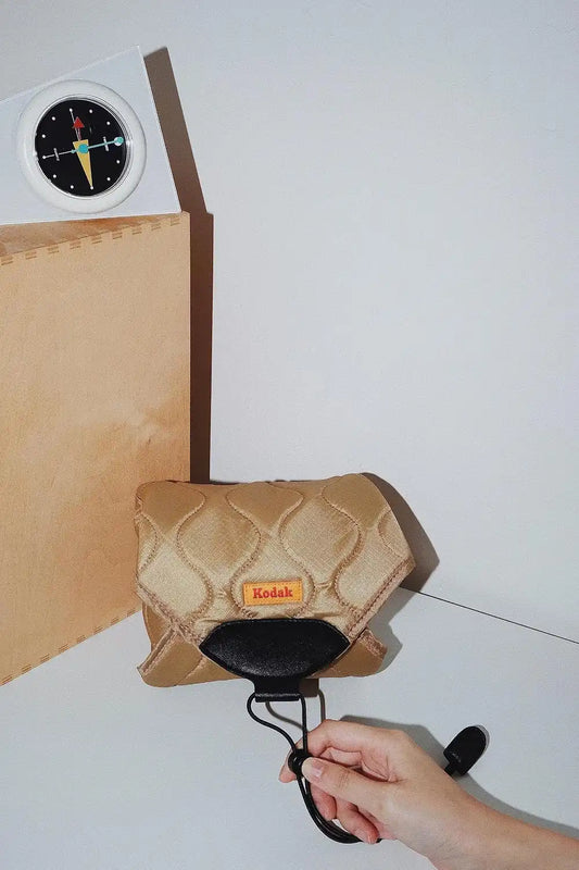 KODAK Camera Wrap Size L 38.5x38.5cm - Water-Resistant, Anti-Scratching and Dust-Free Protective Cloth for SLR Camera, Tele Lens (Olive) [ONE item]